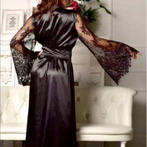 Women’s satin robe with lace sleeves - Picture 2 of 5